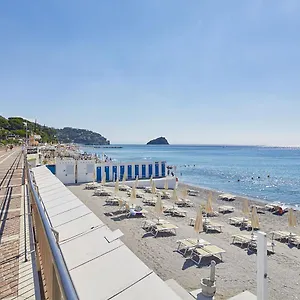  Appartamento Spotorno Beach